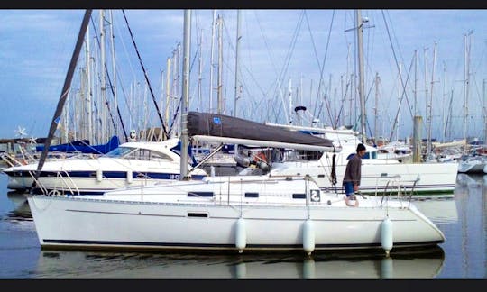 Cruising Monohull Luxurous Oceanis 311 "Byron" Charter in Punta Ala