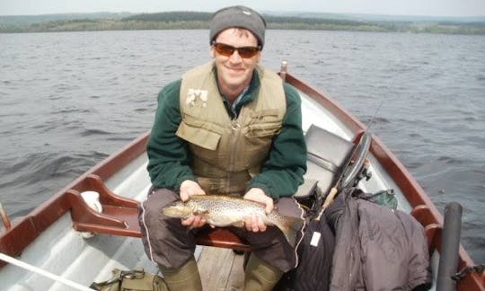 Vá pescar com amigos em Jon Boat no Condado de Sligo, Irlanda