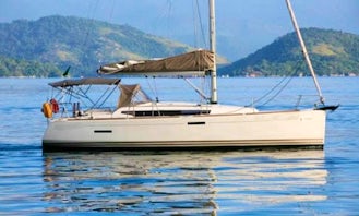 Charte yacht Ilha do Algodão em Paraty, Jeanneau SunOdyssey 379
