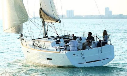 Charter yacht Cotton Island in Paraty, Jeanneau SunOdyssey 379