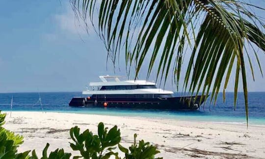 Charter 98' Azalea Power Mega Yacht em Malé, Maldivas