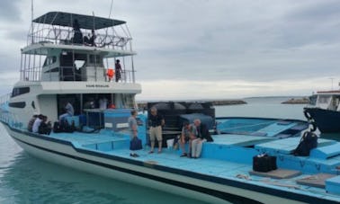 Allez pêcher sur un chalutier et explorez les eaux de la ville d'Addu, aux Maldives