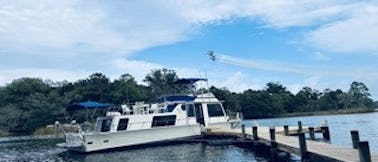 Pensacola’s Floating Retreat – Classic Boatel Yacht Experience