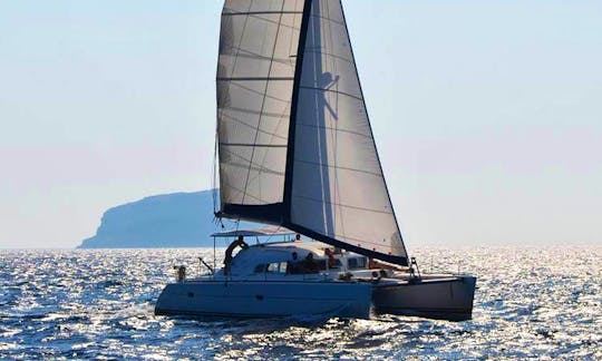 40' Cruising Catamaran Charter in Firostefani