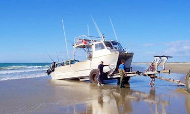 Disfrute de la pesca en Ahipara, Northland, en Cuddy Cabin de 30 pies