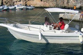 Rent "Hull" Power Boat for 7 People in Castro, Puglia