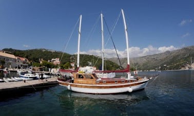 Cruzando o Gulet Turco em Dubrovnik