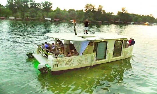 Charter 49' Pontoon Boat in Beograd, Serbia