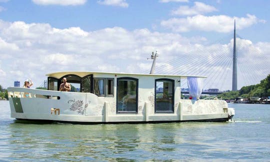 Charter 49' Pontoon Boat in Beograd, Serbia