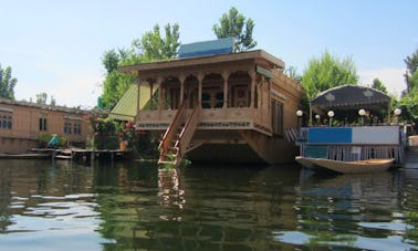 Houseboat Rental in Srinagar, India