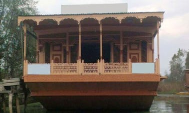 Casa flotante del palacio de Kotroo, Srinagar