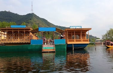 Experience Jammu and Kashmir Lake on a Houseboat