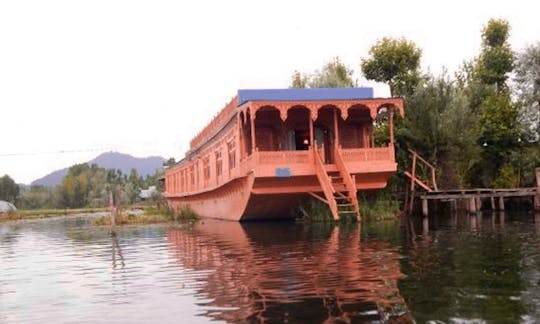 Rent a Houseboat in Nageen Lake, Srinagar