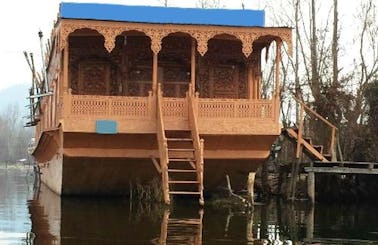 Rent a Houseboat in Nageen Lake, Srinagar