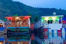 Charter a Houseboat and Explore Dal Lake in Jammu and Kashmir