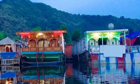 Charter a Houseboat and Explore Dal Lake in Jammu and Kashmir