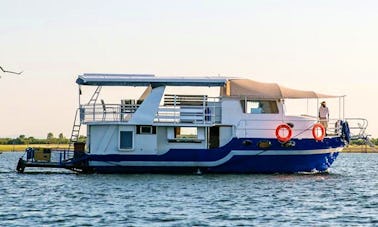 Charter Houseboat in Mashonaland West Province, Zimbabwe