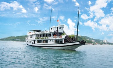 Cruceros Paragon por la bahía de Halong