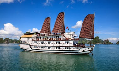 Croisière en jonque vietnamienne dans la baie d'Halong