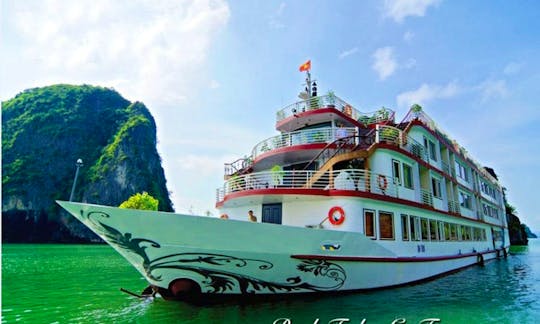 Houseboat Rental in tp. Hạ Long