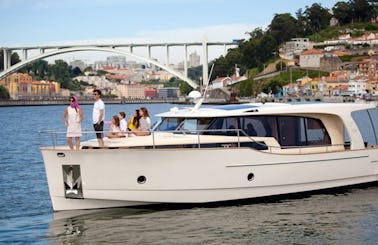Charter the Greenline 40 Motor Yacht for 12 People in Porto, Portugal