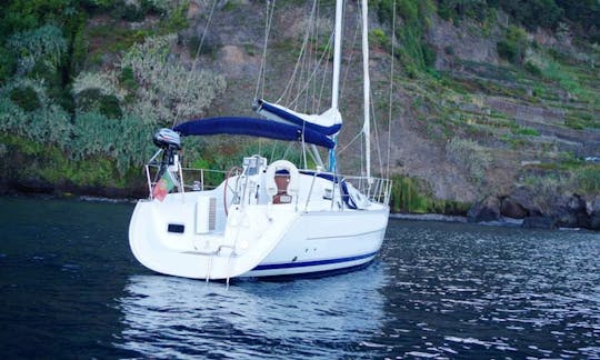 Alugue um monocasco de cruzeiro em iate privado na Madeira, Portugal