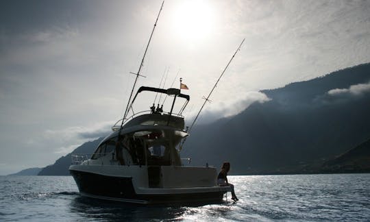 Location de yacht à moteur à Puerto de la Estaca