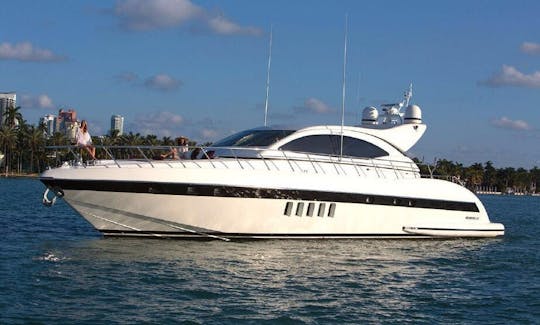 Location de magnifique yacht à moteur Mangusta de 72 pieds à Miami Beach