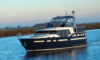 39ft Vacance 1200 Motor Yacht Charter
