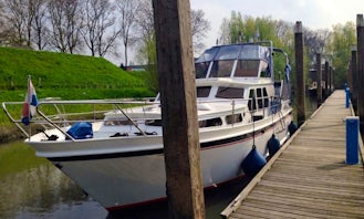 Rent 39' Motor Yacht In Heukelum