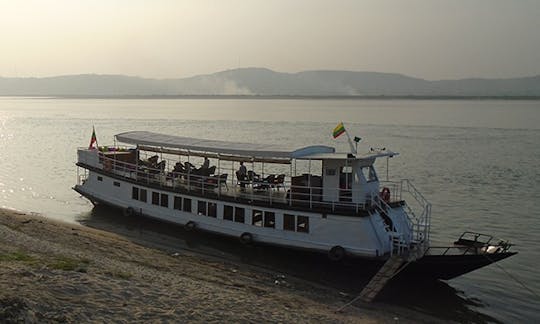 Yacht à moteur Charter River Lounge à Mandalay, Myanmar (Birmanie)