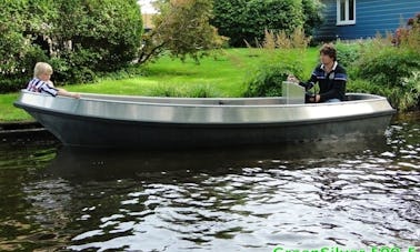 Louez un bateau électrique en argent vert de 16 pieds à Sneek, en Frise