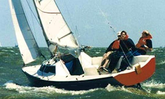 Rent 21' Tirion Daysailer in Woudsend, Netherlands