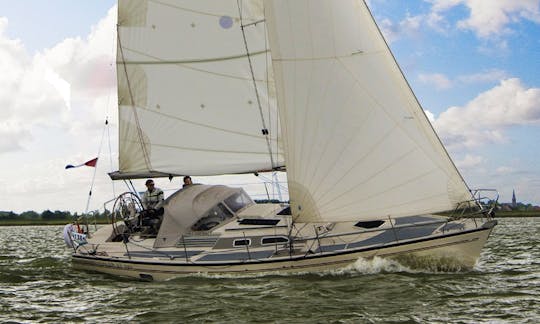 Charter Dehler 37 Crusing Monohull in Medemblik, Netherlands