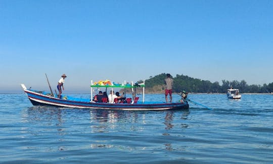 Passeio divertido em um barco tradicional para 10 pessoas em Yangon, Mianmar!