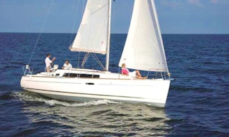 34' Oceanis Sailing Yacht "Dizzy Lizzy"