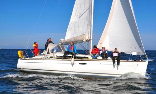 34' Beneteau Oceanis Sailing Yacht