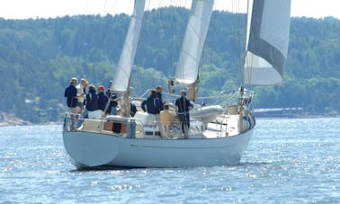 Frete de monocasco de cruzeiro “S/Y SANTANA” de 71 pés na parte sul da Noruega