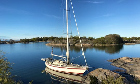 Sail in Stockholm Archipelago with anexperiencd skipper!