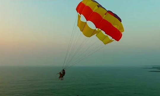 Enjoy Parasailing in Tarkarli, Maharashtra