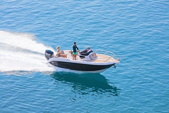 Ranieri International Next 240 SH Powerboat