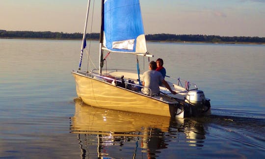 Hire the 16ft sailboat in Oiu, Estonia