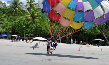 Aventura en paravelismo en Quepos, Costa Rica