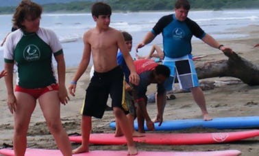 Aulas de surfe para todas as idades em Quepos, Costa Rica