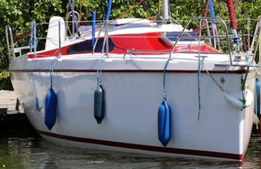Laguna 25 Cruising Monohull Charter in Gizycko