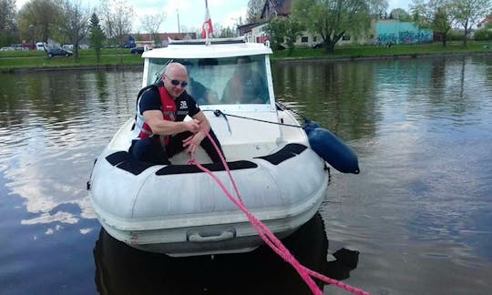 Profitez de leçons de bateau à moteur à Elbląg, en Pologne