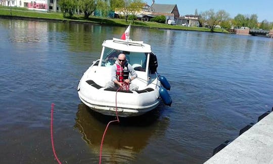 Profitez de leçons de bateau à moteur à Elbląg, en Pologne