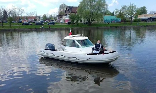 Profitez de leçons de bateau à moteur à Elbląg, en Pologne