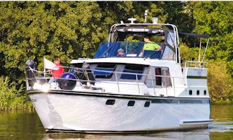 Charter 38' Succes Ultra Motor Yacht in Brandenburg, Germany