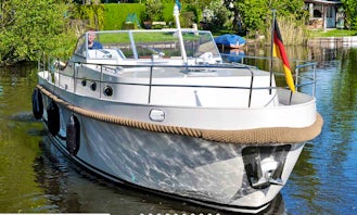 Charter 33' Gabriel Motor Yacht in Brandenburg, Germany